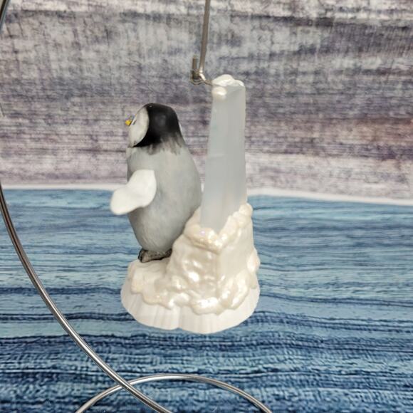 Hallmark 2006 Mumbles Moves Keepsake Christmas Ornament penguin happy feet - Picture 7 of 8